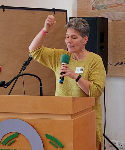 Christine Kalkowski hält ihren Vortrag