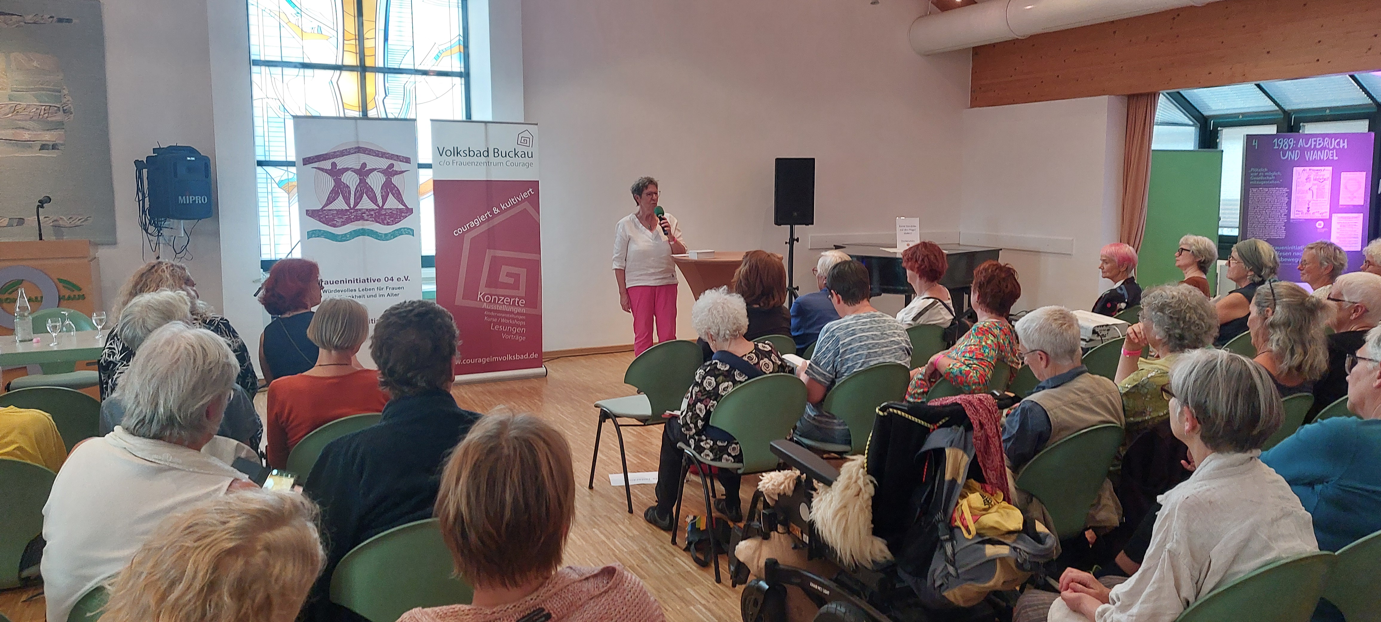 Monika Mengel eröffnet die Tagung