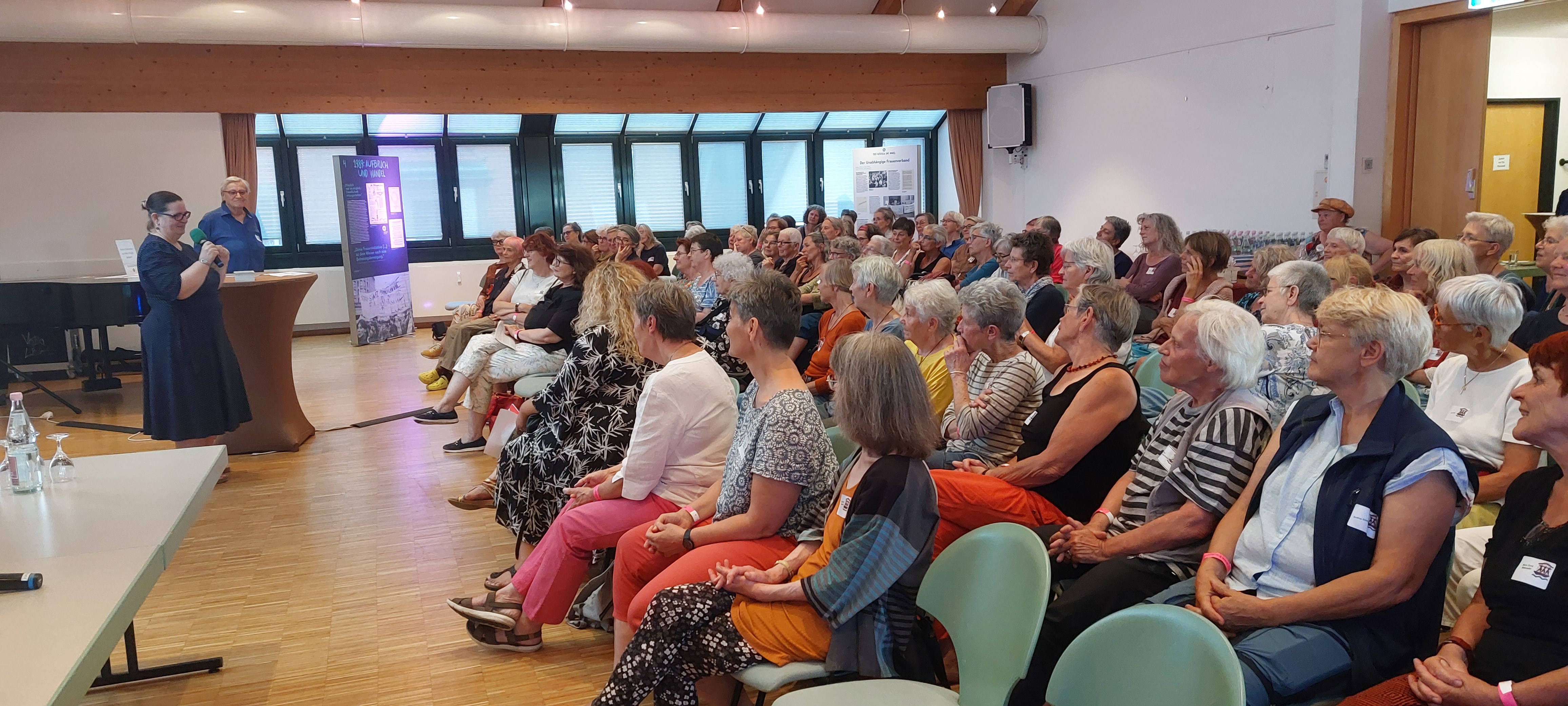 Begrüßung durch die Geschäftsführerin des Tagungshauses