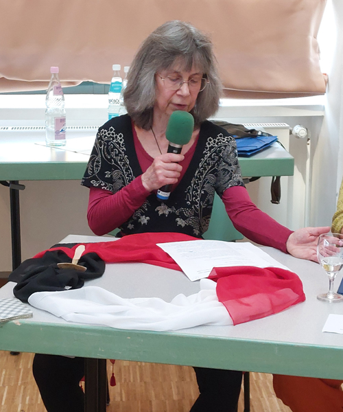 Ziriah Voigt hält ihren Vortrag